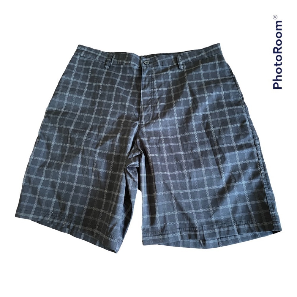 CHAMPION  SHORTS SIZE 36 PLAID BLACK GREY